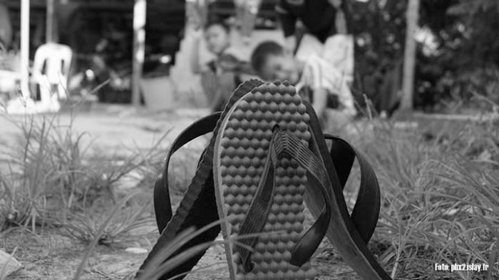 Lempar Sandal, Permainan Sederhana Banyak Manfaat - Koropak.Co.ID Game Multiplayer Casual: Lempar Sandal, Lempar Nasib